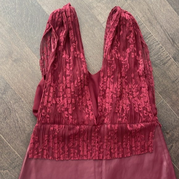 Dress - Picture 2 of 10